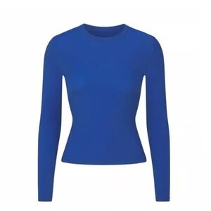 Skims Fits Everybody Long Sleeve T Shirt in Sapphire